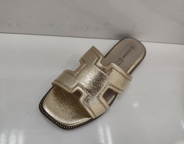 Klapki damskie Roz 36-41 / 12 par